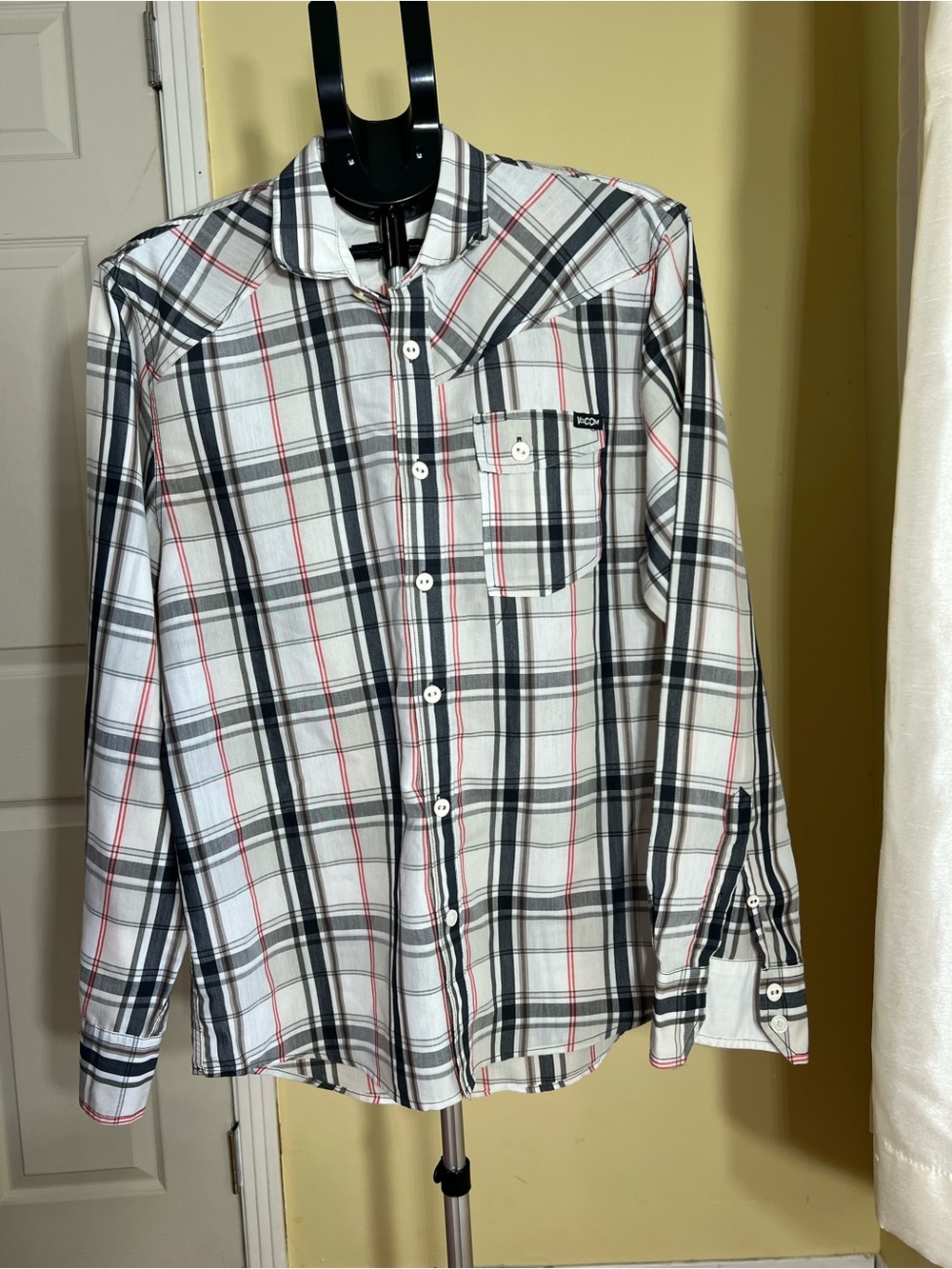 Volcom Men’s Plaid Button-Up Shirt – Size Large – White/Black/Red